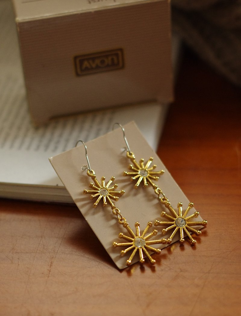 Old and Good Antique Jewelry Vintage Avon Gold Snowflake Dangle Pin Earrings P152 - ต่างหู - โลหะ สีทอง