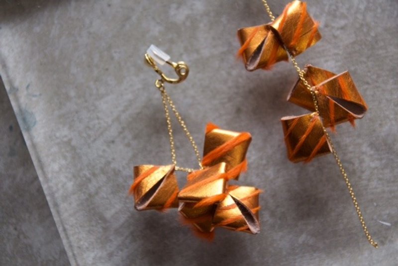 Leather earrings - 耳環/耳夾 - 棉．麻 橘色