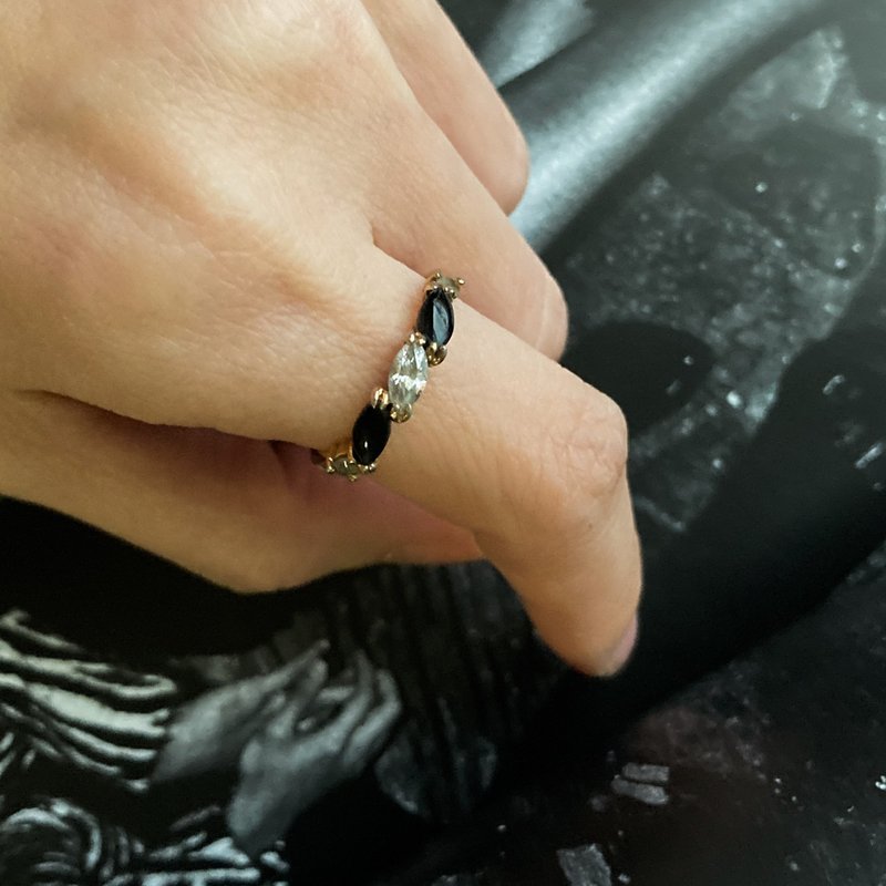 古董飾品 白色 黑色 切割面 晶鑽 典雅 金 古董戒指 VINTAGE - 戒指 - 其他金屬 銀色