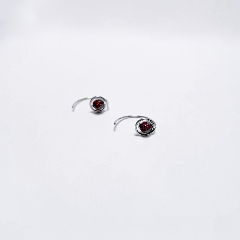 2色入 | 手製原創極簡約石榴石耳釘 C型 耳環 - 耳環/耳夾/耳骨夾 - 半寶石 紅色