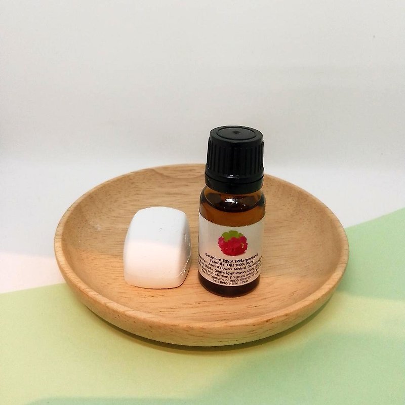 Pure plant essential oil (Geranium Egypt) with a packaged shape diffused Stone - Fragrances - Other Materials Red