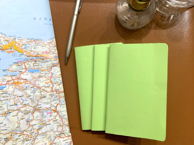 Simple handmade travel notebook - สมุดบันทึก/สมุดปฏิทิน - กระดาษ สีเขียว