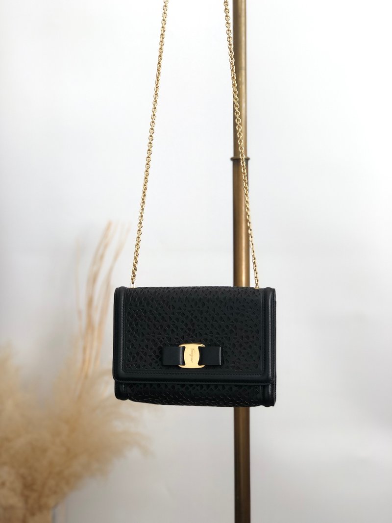【 日本直送　名牌中古包 】Salvatore Ferragamo ヴァラリボン ショルダーバッグ ブラック レザー チェーン vintage frxgfd - 側背包/斜背包 - 真皮 黑色