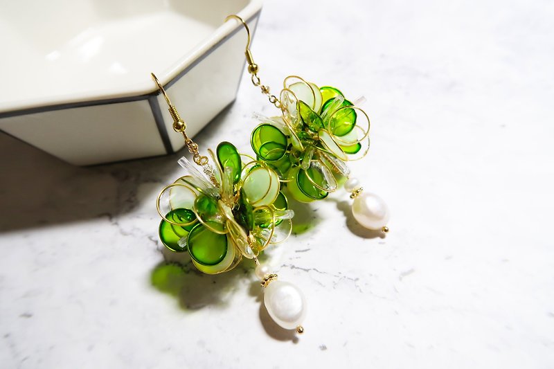 Miss Paranoid Paranoia Miss Matcha Dip Pearl Ball Resin Earrings 925 Silver Needle - Earrings & Clip-ons - Resin Green