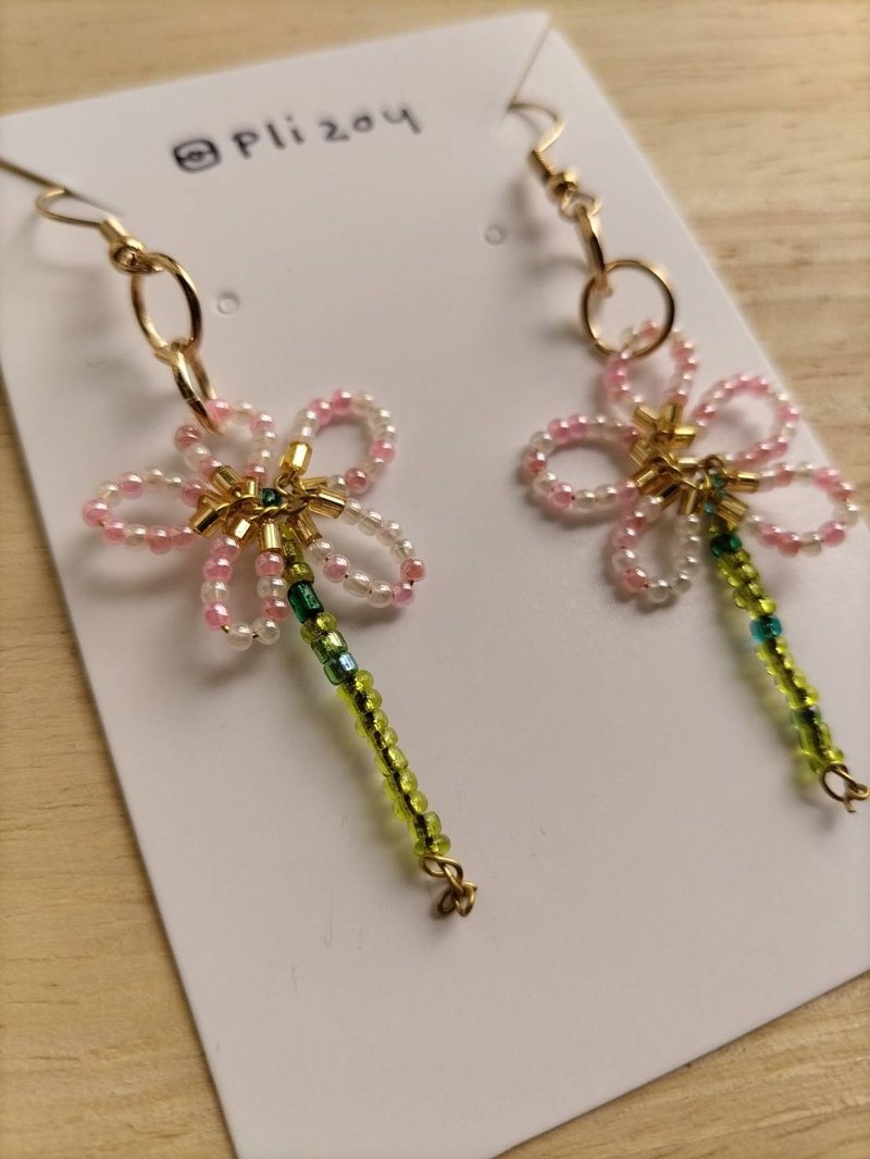 Floral Glass Beads Earrings Handmade (Pink) - 耳環/耳夾/耳骨夾 - 玻璃 多色