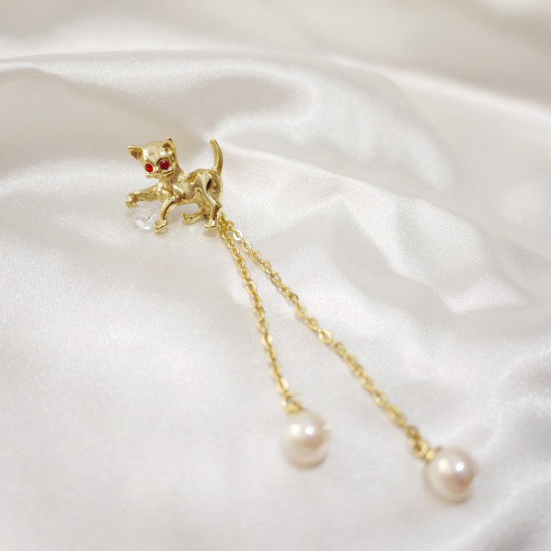 Antique Kitten Pearl Drop Brooch - เข็มกลัด - โลหะ สีแดง