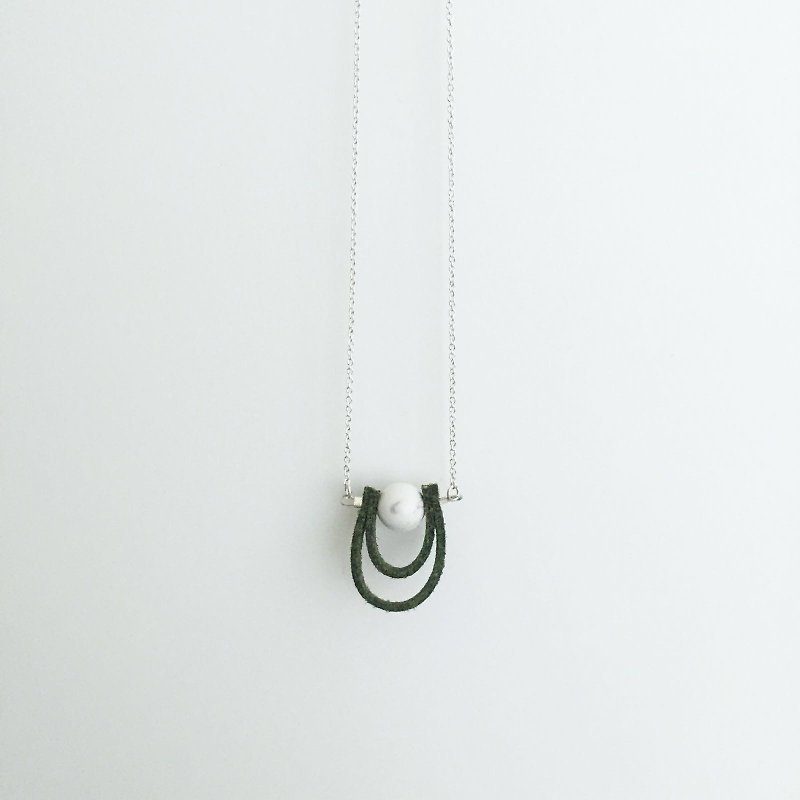 氣質設計・白松石・雙層・深綠色皮繩・純銀項鍊 (40cm / 16吋) - 項鍊 - 寶石 綠色