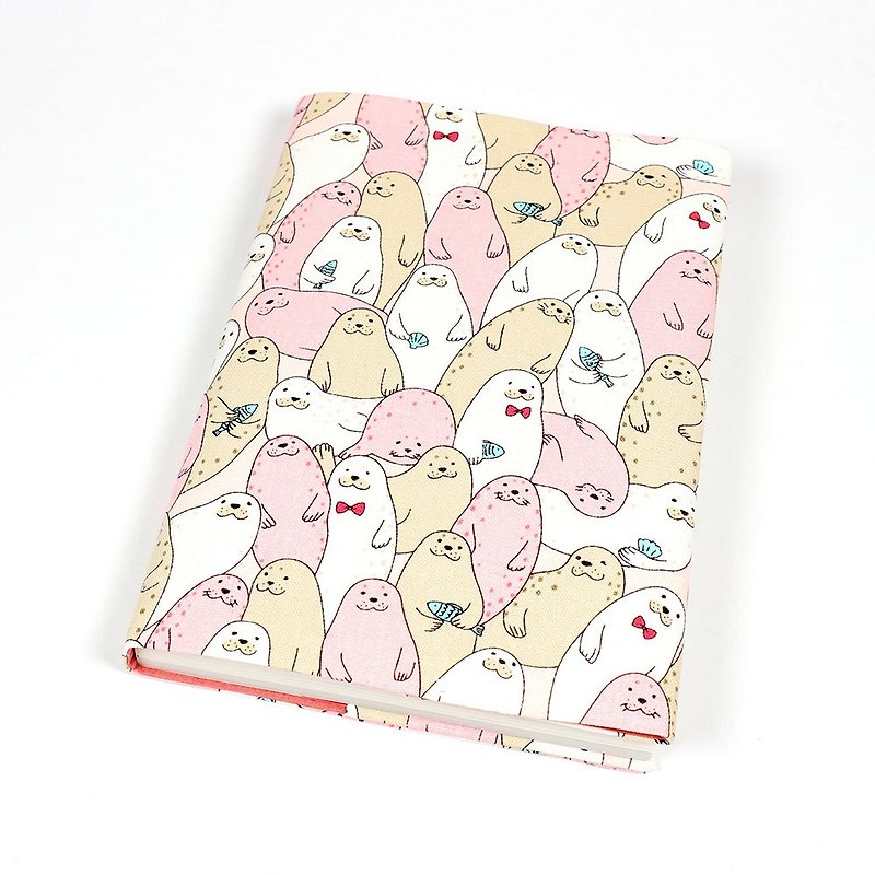 A5 Adjustable Mother's Handbook Cloth Book Cover - Cute Little Sea Otter (Pink) - ปกหนังสือ - ผ้าฝ้าย/ผ้าลินิน สึชมพู
