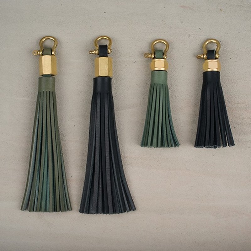 Leather strap tassel tassel Bronze key ring bag the bag can be hung Long leather accessories - Keychains - Genuine Leather Khaki
