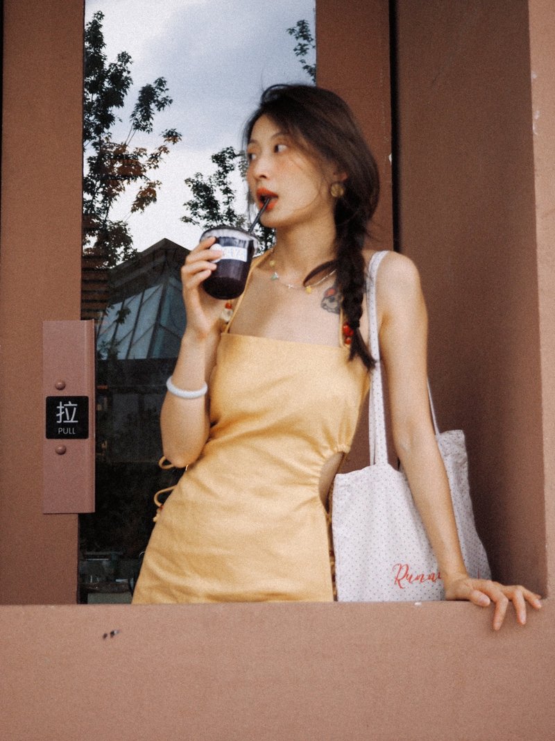 Moonsee 氣質露背串珠系帶收腰顯瘦亞麻夏日度假吊帶連衣裙女 - 洋裝/連身裙 - 亞麻 