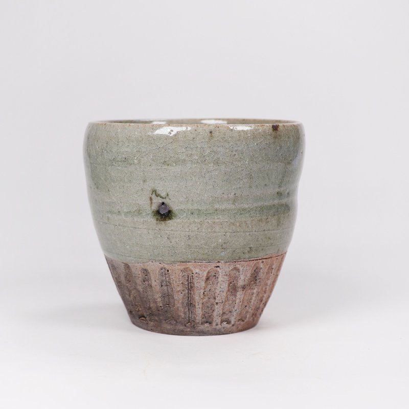 明芽窯 l 柴燒青瓷鐵斑刻紋 茶杯 水杯 H2 - 茶壺/茶杯/茶具 - 陶 綠色