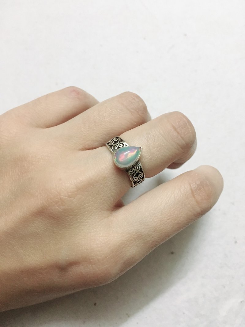 Opal Ring Handmade in Nepal 92.5% Silver - แหวนทั่วไป - เครื่องประดับพลอย 