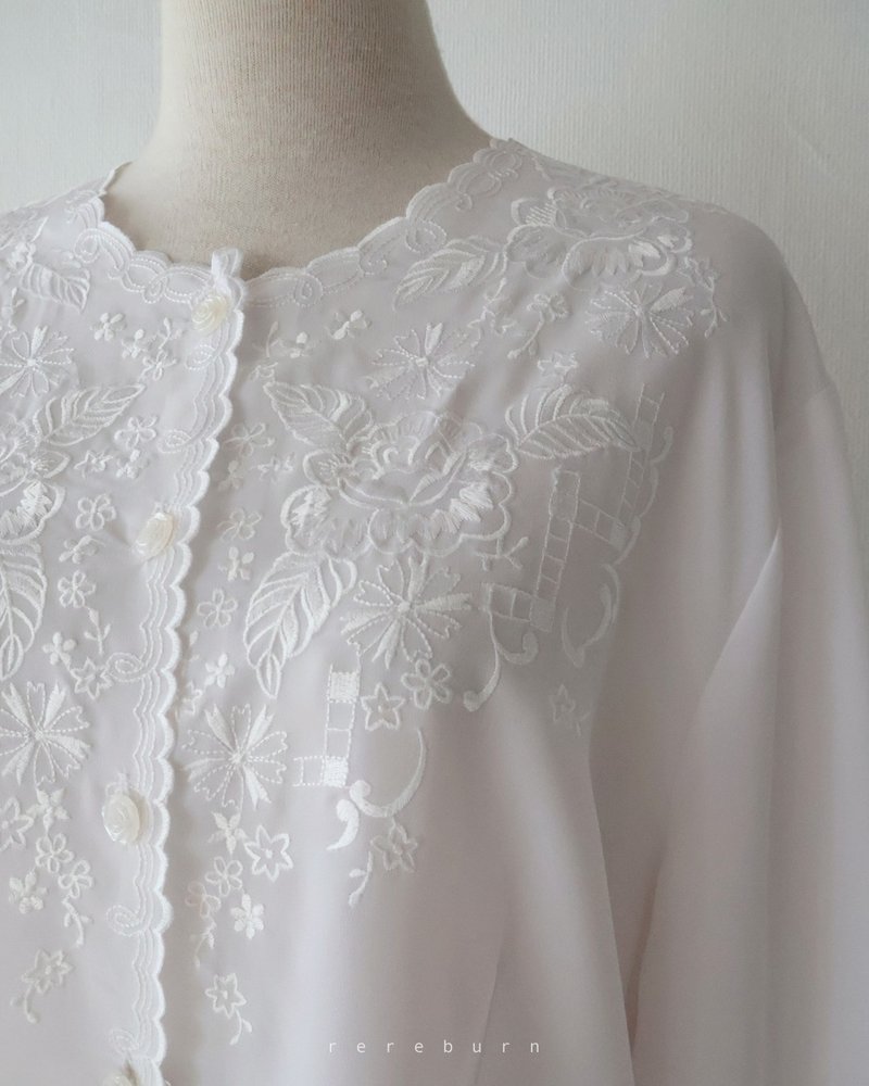 レトロ刺繍襟のゆったりとした欧米風デザイン、長袖ホワイトヴィンテージシャツ - シャツ・ブラウス - ポリエステル ホワイト