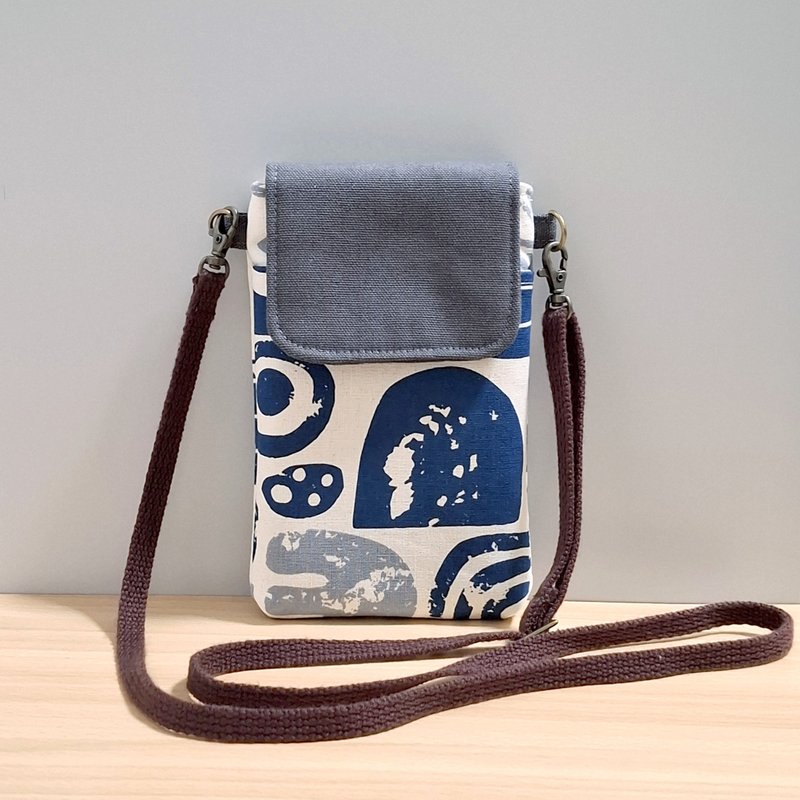 磁扣/手機包-藍色拓印 - 手機殼/手機套 - 棉．麻 