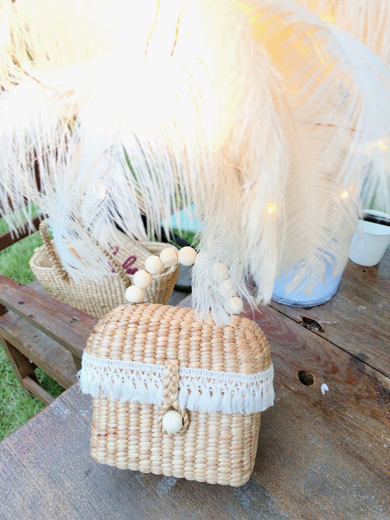 Nano: small straw bag with white trim - 手提包/手提袋 - 植物．花 卡其色
