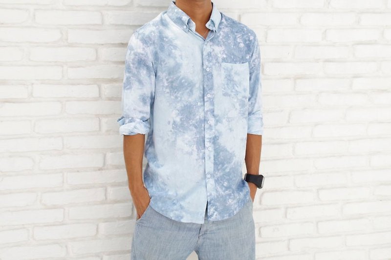 Menisma dyed resort shirt ice gray - เสื้อเชิ้ตผู้ชาย - วัสดุอื่นๆ สีน้ำเงิน