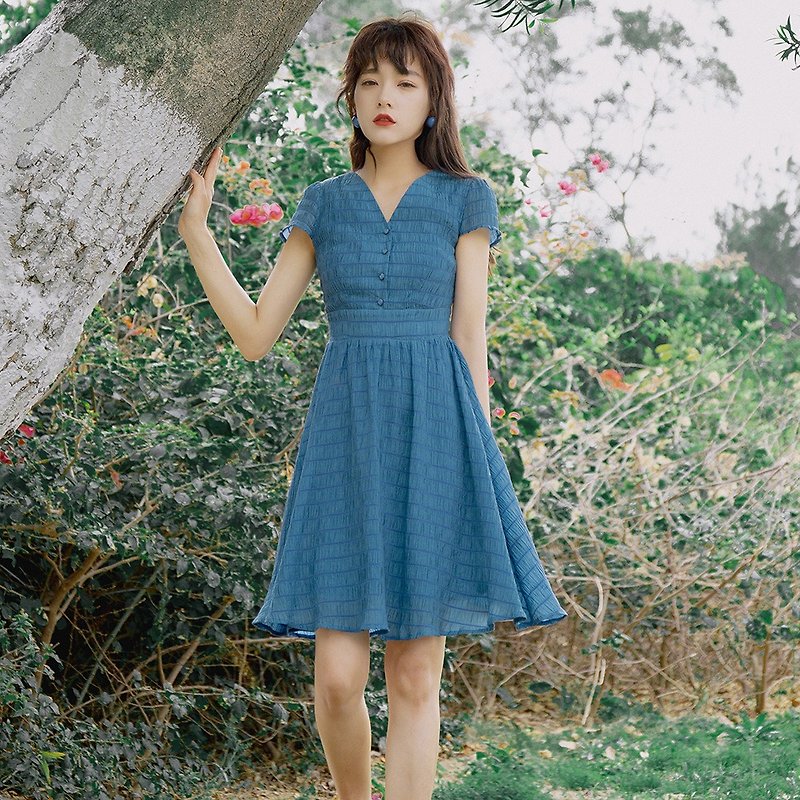 [Multiple folds] Anne Chen 2019 female summer V-neck back tether dress dress 9303 - ชุดเดรส - เส้นใยสังเคราะห์ สีน้ำเงิน