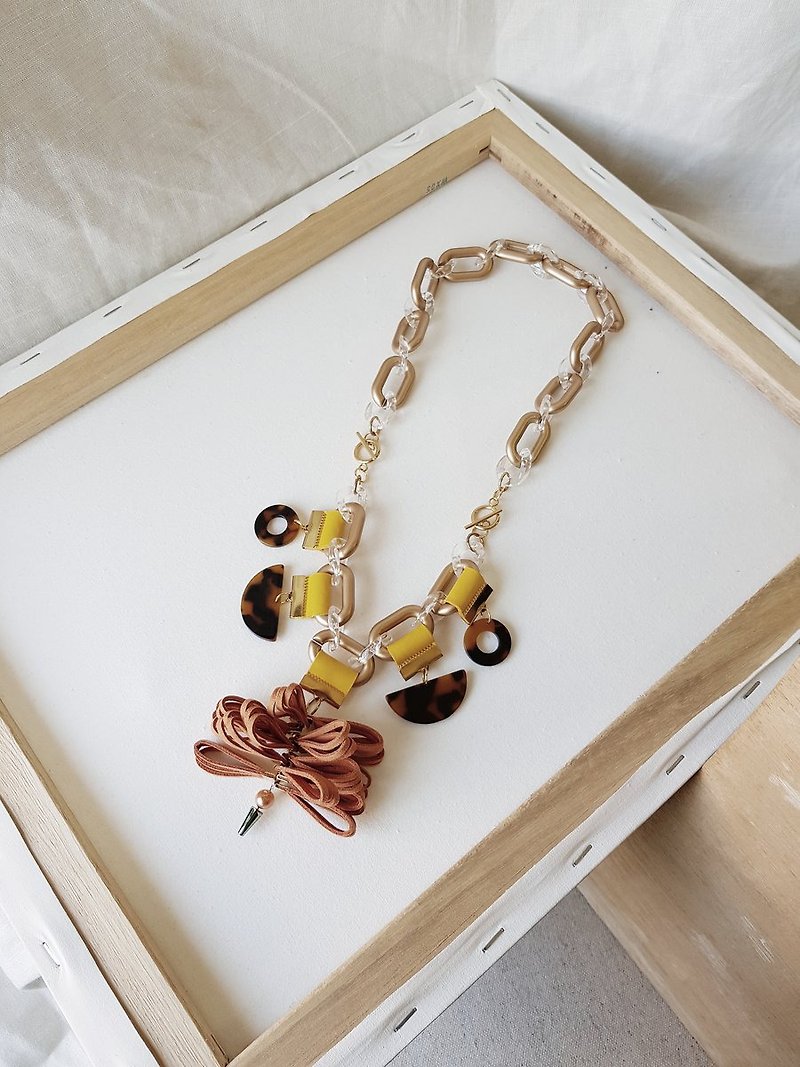 JADA Necklace :HONEY - Necklaces - Acrylic Gold