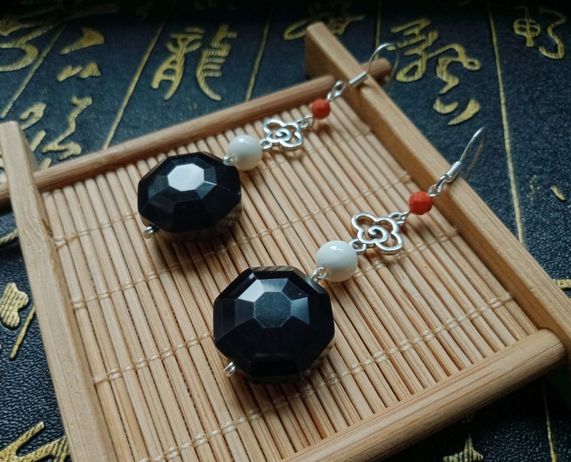 佚名山河。耳環。黑曜石八卦耳環。南紅瑪瑙、硨磲。金屬編織 - 耳環/耳夾/耳骨夾 - 寶石 黑色