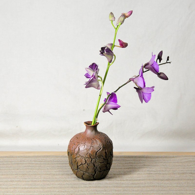 エレガントな花瓶をつまん手作り陶器の薪バースト - 花瓶・植木鉢 - 陶器 ブラウン