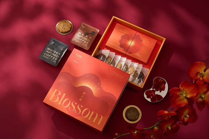 [Splendor of Spring] New Year’s Co-branded Gift Box | Wine-Stained Coffee-Gathering Style-Large - Coffee - Fresh Ingredients Red