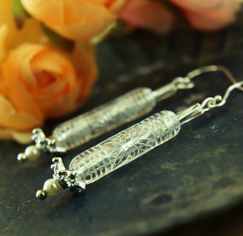 Carved transparent long tube crystal pearl Czech glass beads Japanese metal accessories ear clip OK - ต่างหู - อะคริลิค ขาว