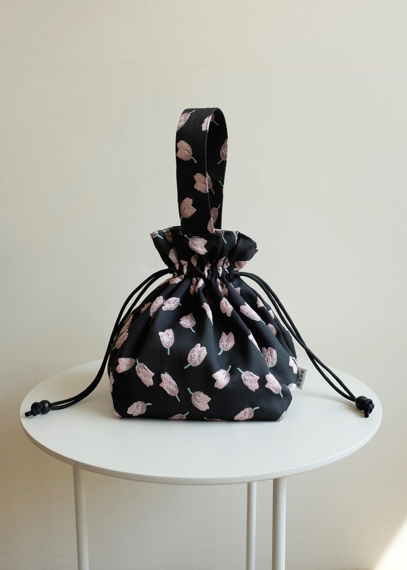 One handle drawstring bag (Pink tulip) - กระเป๋าถือ - เส้นใยสังเคราะห์ สึชมพู