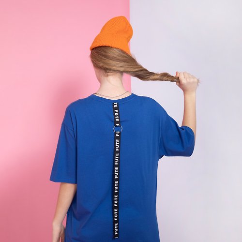 FUTE 【中性款】 項鍊設計短袖上衣 / 寶藍色