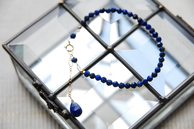 Small lapis lazuli bracelet with cut 14kgf - สร้อยข้อมือ - เครื่องประดับพลอย สีน้ำเงิน