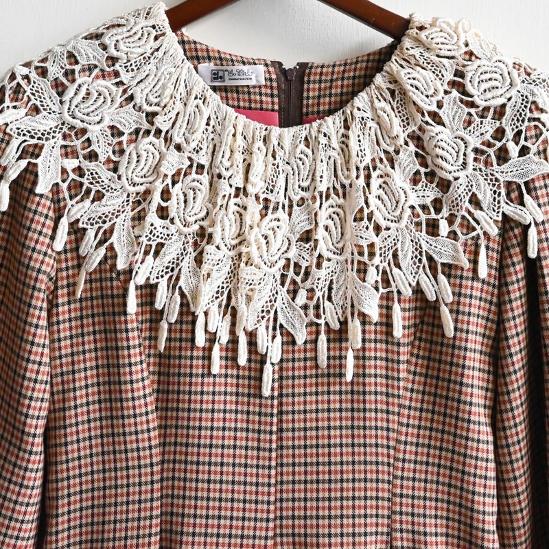 【蛋植物古著】雪夜精工蕾絲領絨面古著洋裝 - 洋裝/連身裙 - 其他人造纖維 