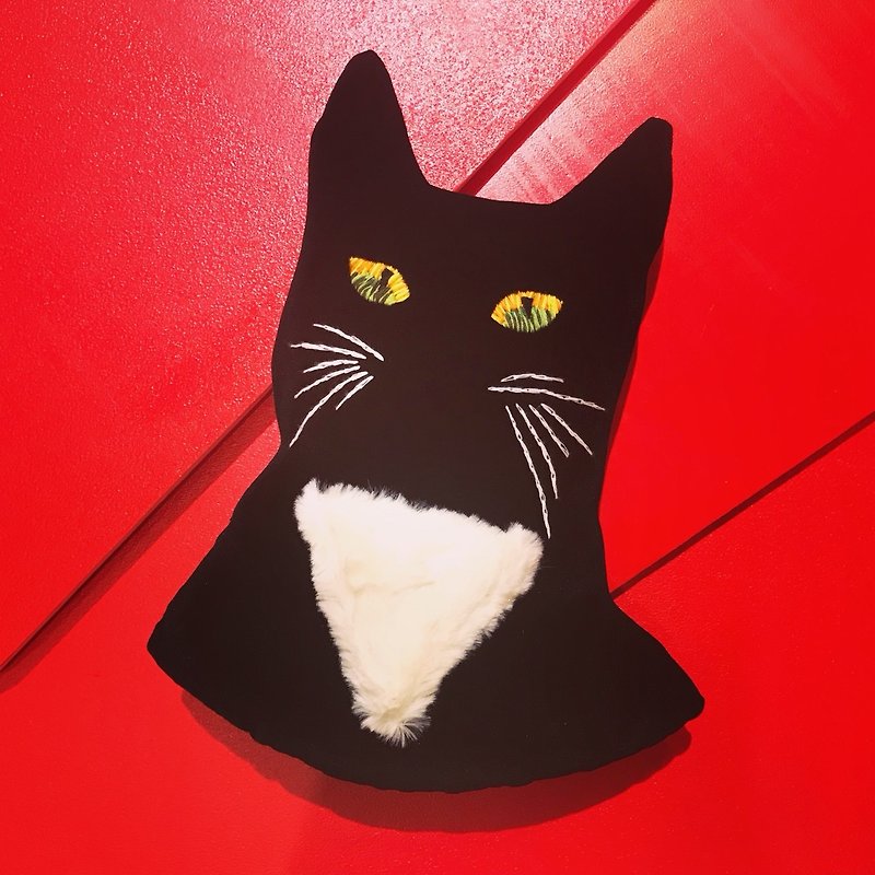 Black cat corner pillow - หมอน - วัสดุอื่นๆ สีดำ
