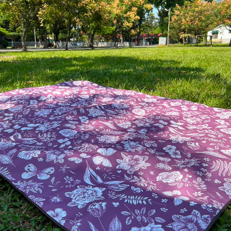 【升級款】防潑水戶外露營野餐墊(附贈同款收納袋) 酒紅復古印花 - 野餐墊 - 防水材質 