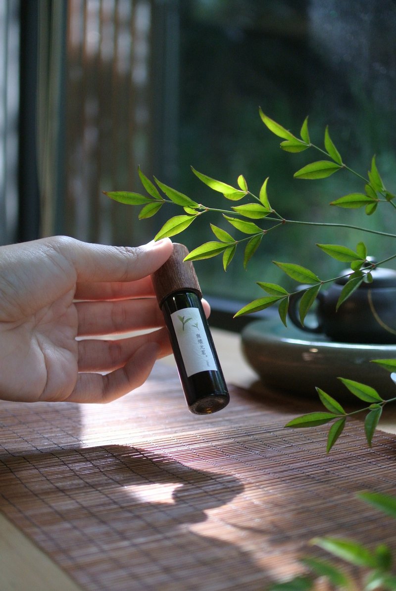 東方禪茶的侘寂靜力│永保光茗 隨行香10ML│複方精油滾珠瓶 - 香薰/精油/線香 - 植物．花 