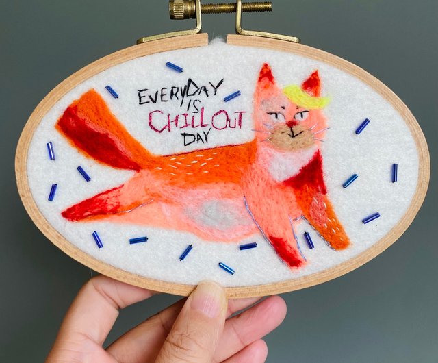 猫シリーズ 03 羊毛フェルト刺繍ホームウォールファニシング - ショップ everydayischilloutday 置物 - Pinkoi