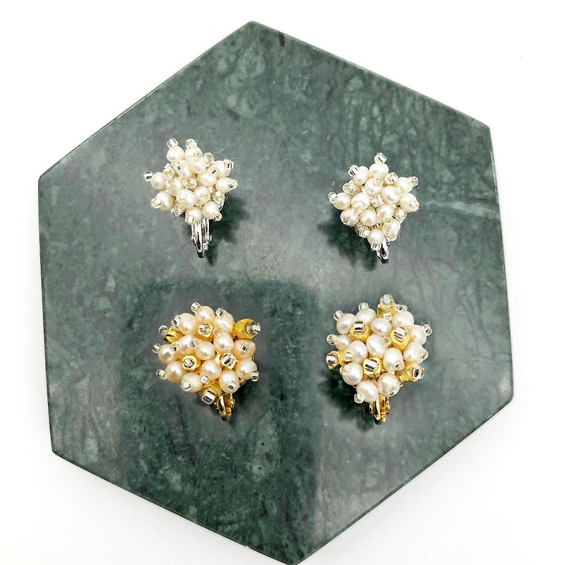 Japanese Style Pearl Clips Earrings 【 Mini Pearls】New Year Gift New Year Earring - Earrings & Clip-ons - Gemstone Gold