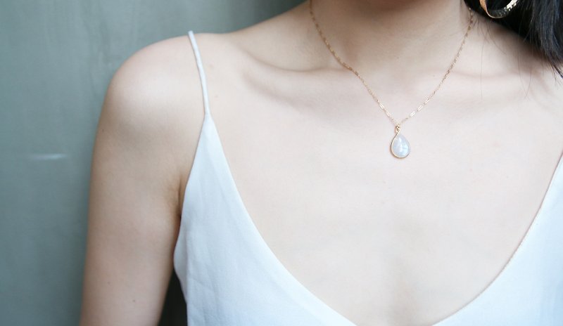 Smooth top beautiful gold necklace Moonstone - สร้อยคอ - เครื่องเพชรพลอย สีทอง