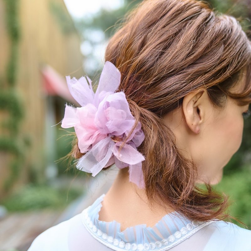 mini | Hydrangea (feather pink) | Colorful blooming scrunchie - เครื่องประดับผม - เส้นใยสังเคราะห์ สึชมพู