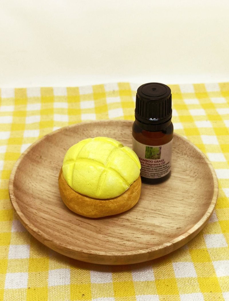 Pineapple bag shape diffuser Stone(free random aroma oil 5ml) - น้ำหอม - วัสดุอื่นๆ สีเหลือง