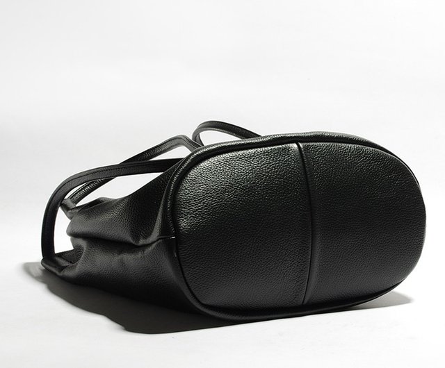 Simple black outlet leather bag