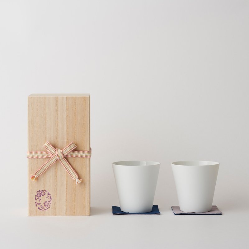 Ume and Sakura Cups 2pcs in Paulownia box - แก้ว - เครื่องลายคราม 