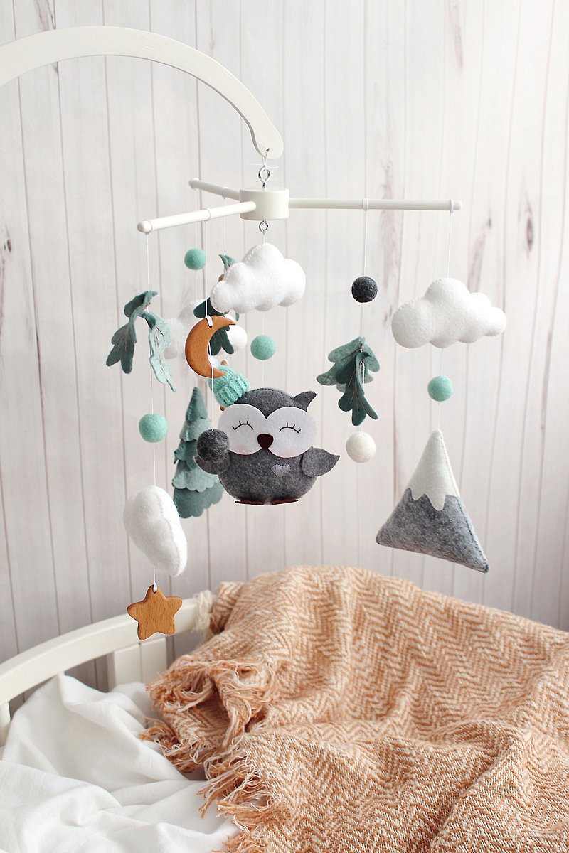 Grey owl in the forest baby boy and girl crib mobile, Woodland nursery mobile - 嬰幼兒玩具/毛公仔 - 環保材質 多色