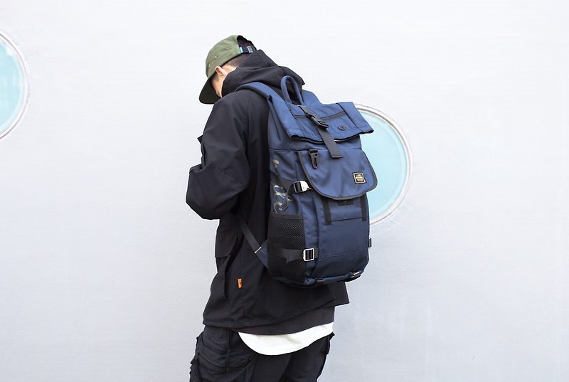 Matchwood design Matchwood Rider military standard waterproof laptop backpack military blue - กระเป๋าเป้สะพายหลัง - วัสดุกันนำ้ สีน้ำเงิน
