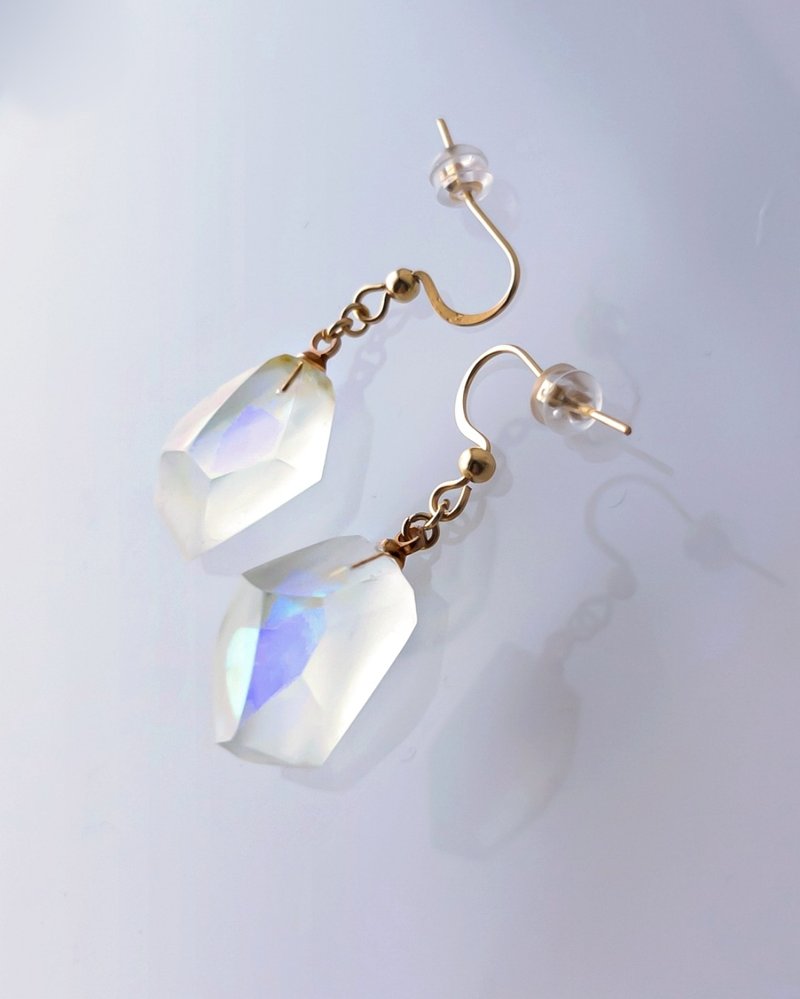 Frames Dangle Earrings /  Fragment / Alice in wonderland_Frost Clear 7-b - Earrings & Clip-ons - Resin Red