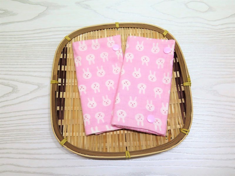 Cute rabbit rabbit (pink) / 2 into (a pair): Japan six layers of yarn non-toxic hand-held double-sided strap saliva towel. - ผ้ากันเปื้อน - ผ้าฝ้าย/ผ้าลินิน สึชมพู
