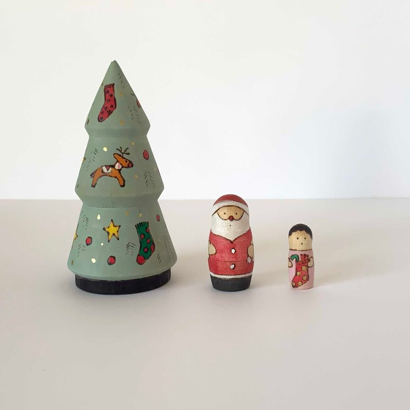 クリスマスツリー マトリョーシカ　サンタ・靴下ギフト - 公仔/玩偶 - 木頭 綠色