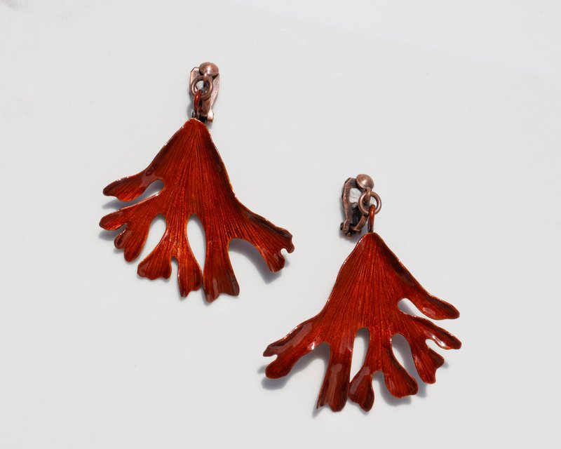 【訂製】鹿角蕨耳環A款|耳夾|無耳洞|純手工|紅銅|聖誕禮物|生日 - 耳環/耳夾/耳骨夾 - 銅/黃銅 紅色