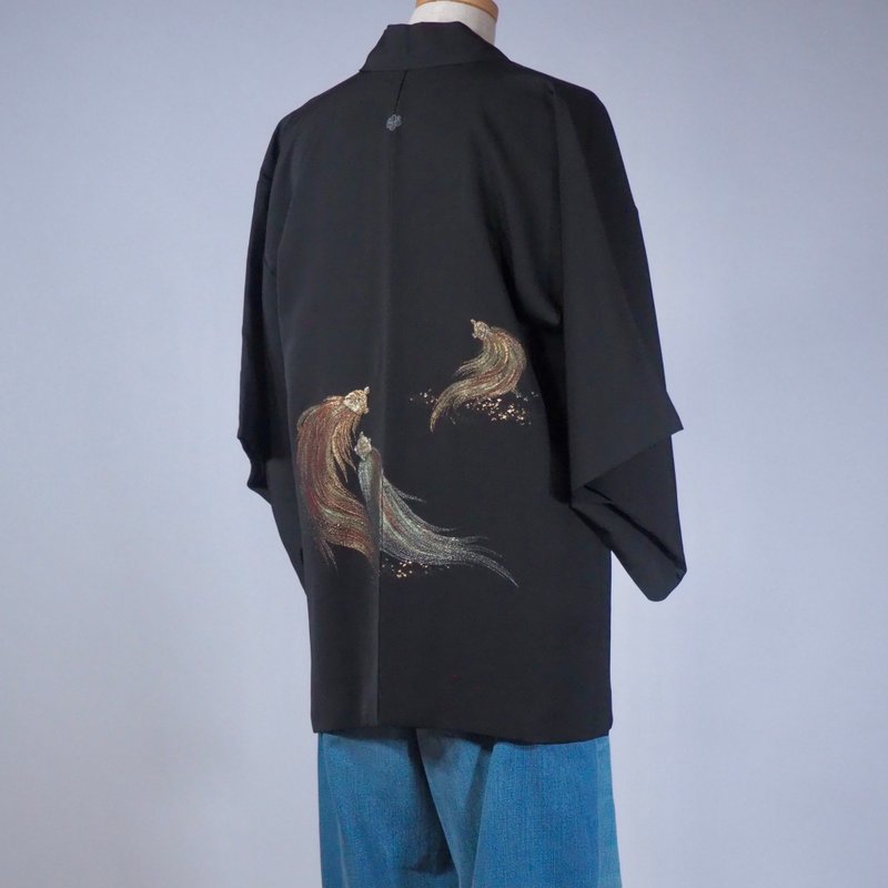 【日本製】 Soft silk black Haori, auspicious pattern, unisex Haori - Women's Casual & Functional Jackets - Silk Black