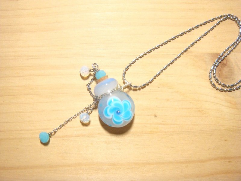 Grapefruit Forest Glass-Chu Xue-Essential Oil Bottle/ Smell Bottle Necklace (Flat Bottle) - สร้อยคอ - กระจกลาย สีน้ำเงิน