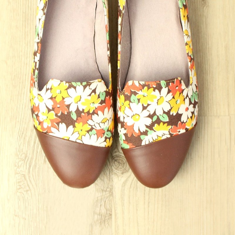 [23.5 Spot] Can't guess the small daisies oblique stitching EBERA / handmade / Japanese fabric - Women's Casual Shoes - Cotton & Hemp Brown