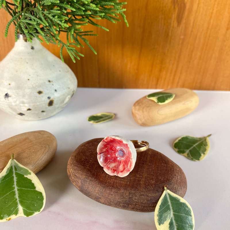 Flower Ring/ Ceramic / jewelry - 戒指 - 陶 白色